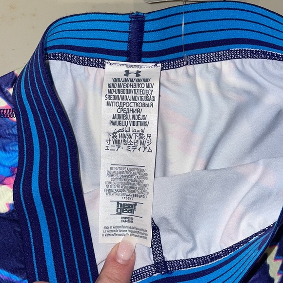 Sold Under Armour girls compression shorts nwt - Picture 3 of 10